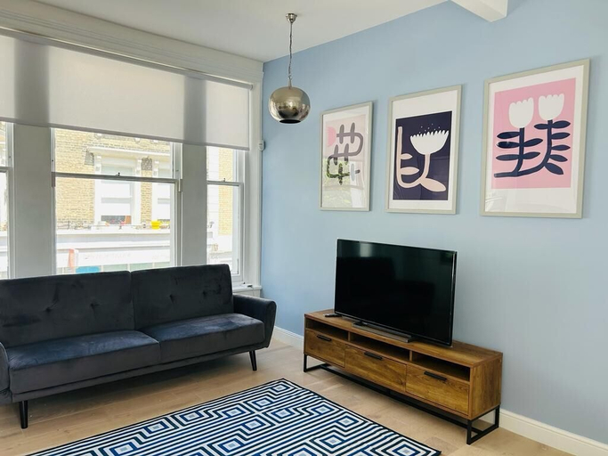 Others 2, Gorgeous split level Belsize Park Apt, London