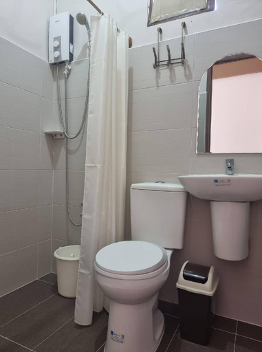 Bathroom, Baywalk Garden Pension House, Masbate City