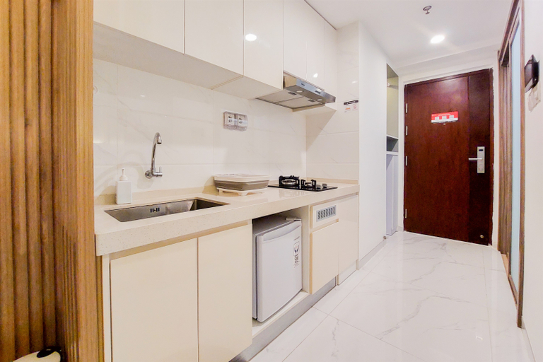 Others 3, Comfy and Homey Studio at Sky House BSD Apartment By Travelio, South Tangerang
