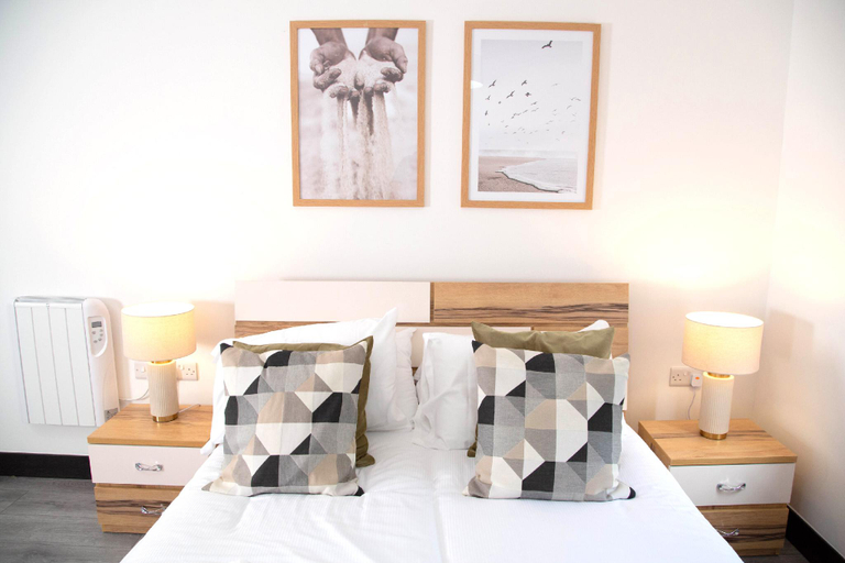 Bedroom 2, Old Trafford Apartments by BEVOLVE - Free Parking, Manchester