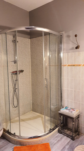 Bathroom 4, Le Clos des Aramons, Gard