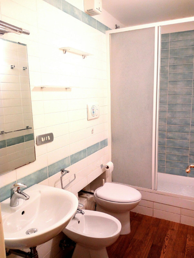 Bathroom 5, Amedeo, Napoli