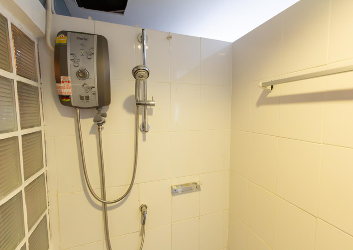 Bathroom 2, Chang Chang Hostel, Muang Chiang Mai