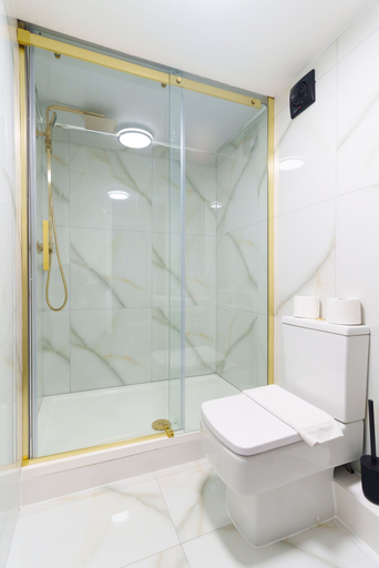 Bathroom 3, The Oasis Apartment, Leeds
