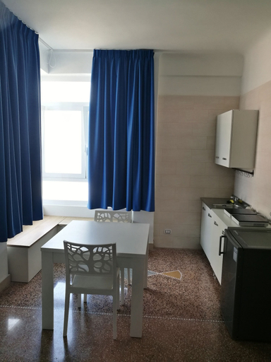 Others 4, settimo sole affittacamere, Taranto