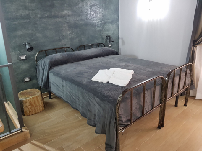 Bedroom 4, Portanova, Napoli