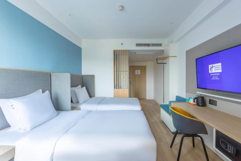Bedroom 5, Holiday Inn Express SHANGHAI PUDONG AIRPORT by IHG, Shanghai