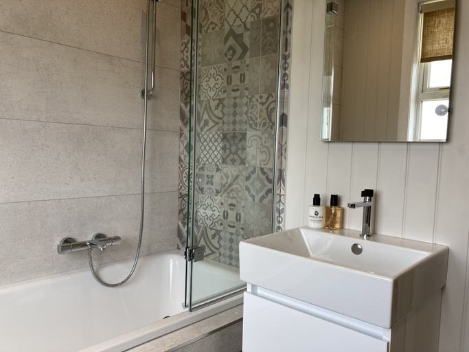 Bathroom 3, The Old Bell, Cambridgeshire