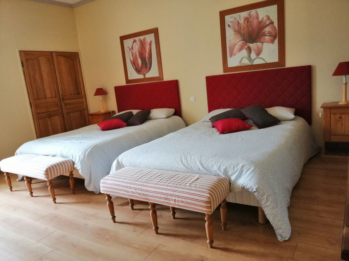 Bedroom 3, Le cèdre bleu, Isère