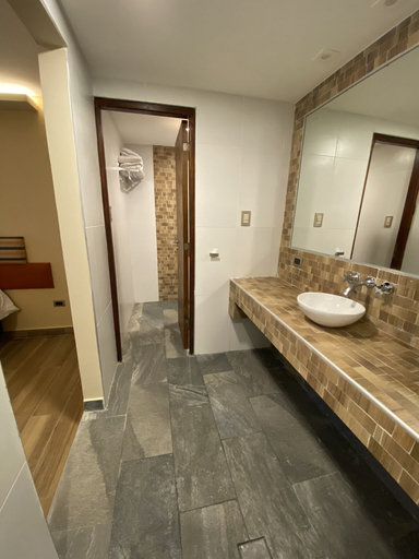 Bathroom 3, Adobe Suites, Capital