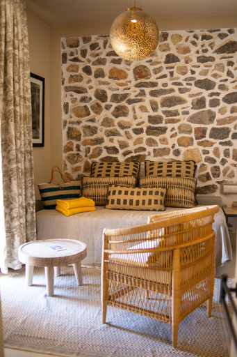 Others 4, Gare du Nord Hotel, Baleares