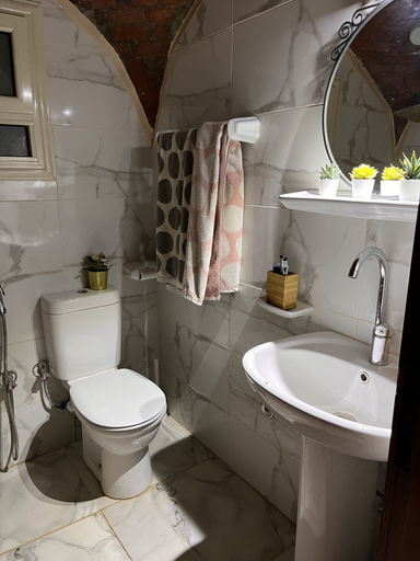 Bathroom 3, Sahure Pyramid View Inn, Al-Badrashayn