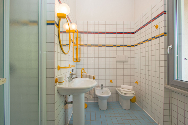 Bathroom 3, Villa dei Salici con piscina by Wonderful Italy, Brescia