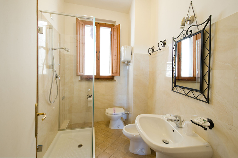 Bathroom 4, Hotel Properzio, Perugia