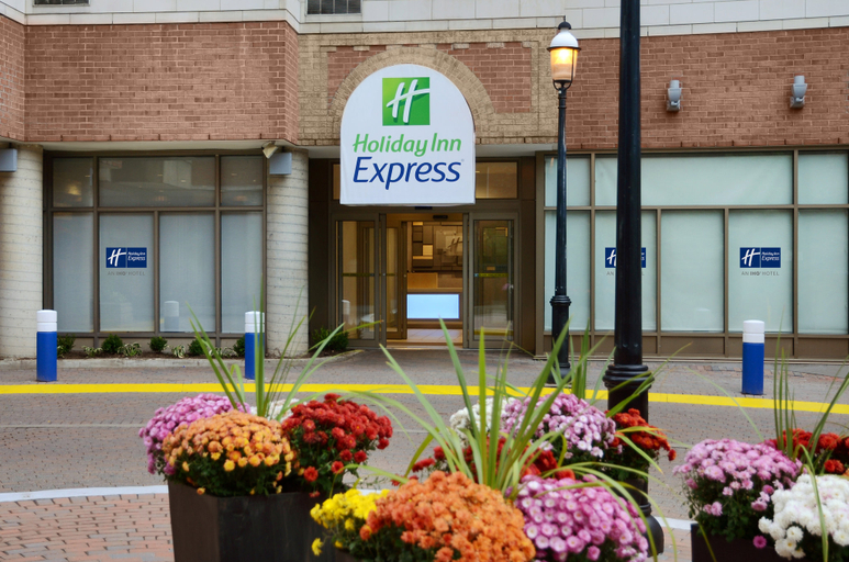 Exterior & Views 3, Holiday Inn Express TORONTO DOWNTOWN, Toronto