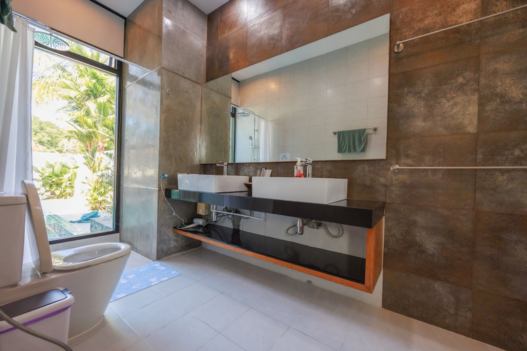 Bathroom 4, Paradise Found, Phuket Island