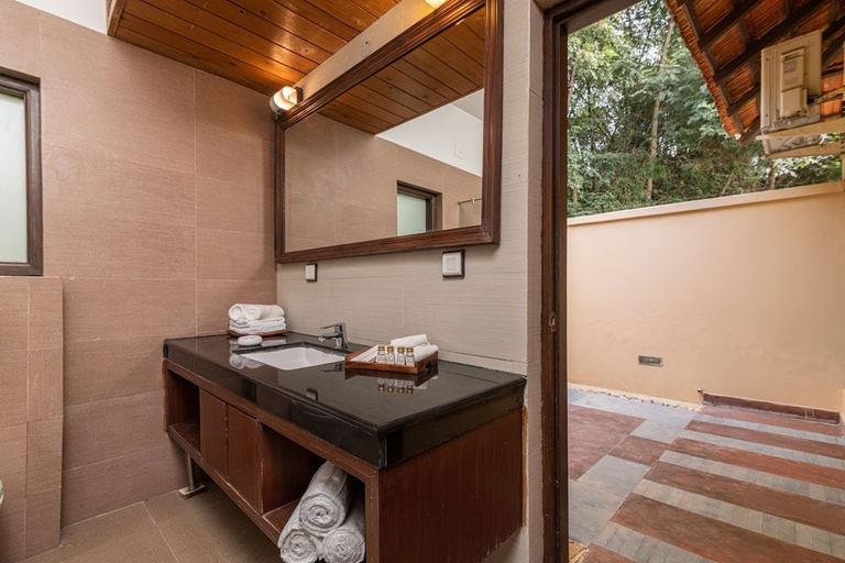 Bathroom 5, Soulacia Hotel and Resort, Mandla