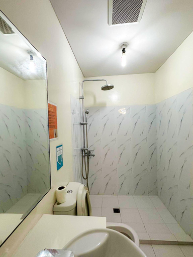 Bathroom 2, Corner Studio Unit at Pico de Loro Jacana B 519, Nasugbu