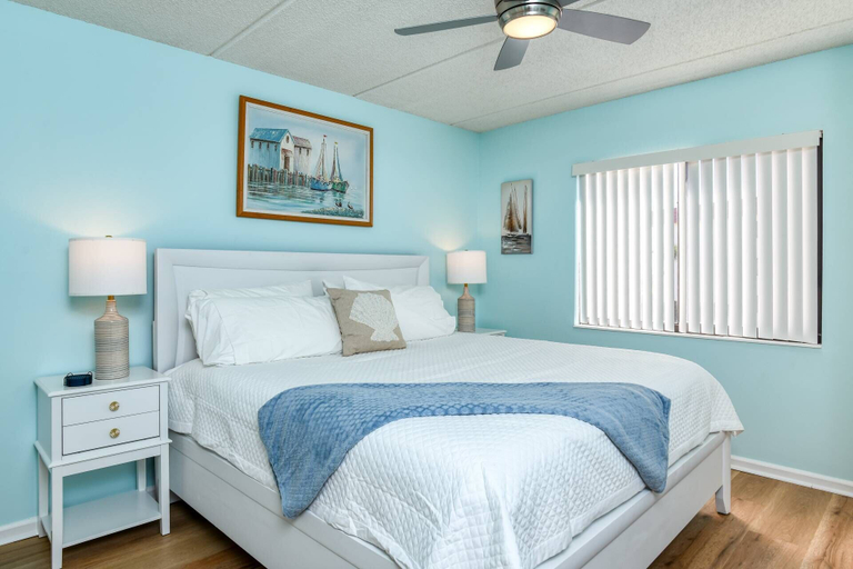 Bedroom 3, Ocean and Racquet 8208, Saint Johns