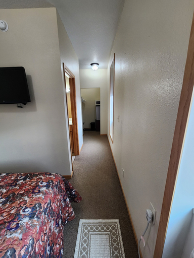 Others 5, Underwood Inn, McLean