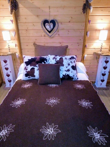 Bedroom 3, La Ferme Bonne de la Grotte, Savoie