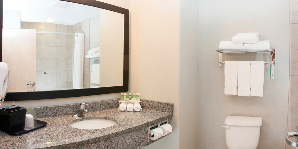 Bathroom 5, Holiday Inn Express FORT ST JOHN, Peace River