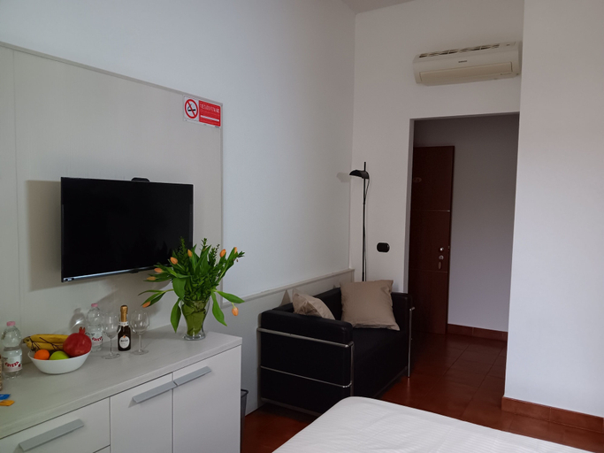 Bedroom 2, Andenis Tiber House, Rome