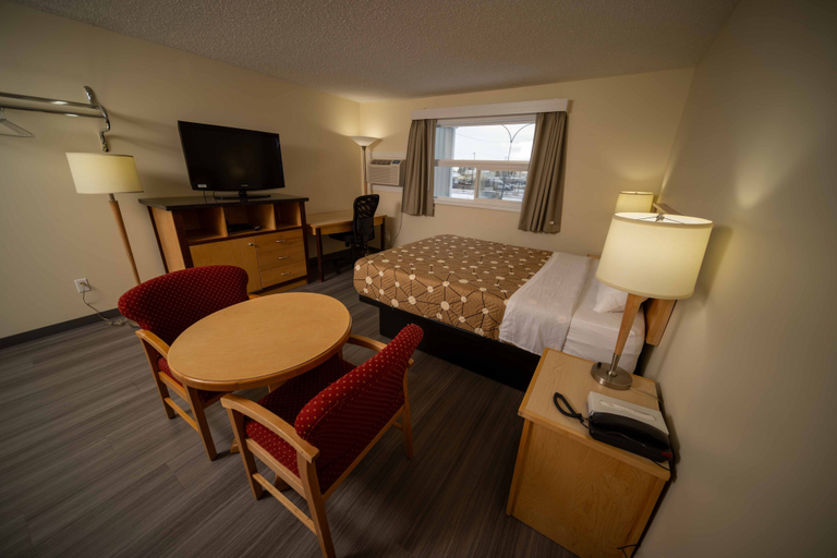 Bedroom 3, Northern Lights Inn, Peace River