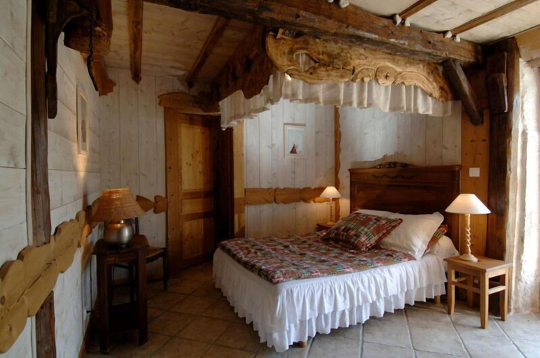 Bedroom 4, La Ferme Bonne de la Grotte, Savoie