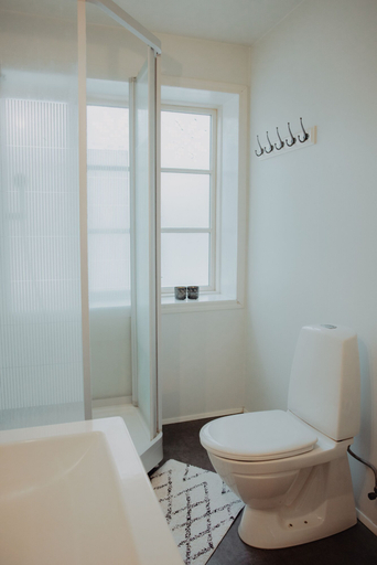 Bathroom 3, Gamli Skolinn Husavik, Húsavík