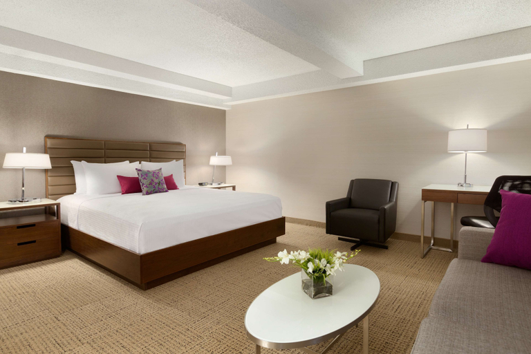 Bedroom 4, Coast Edmonton Plaza Hotel by APA, Division No. 11