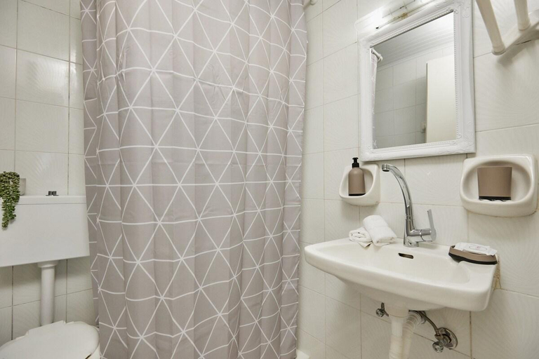 Bathroom 2, P. Koklas Apartment, Ionian Islands