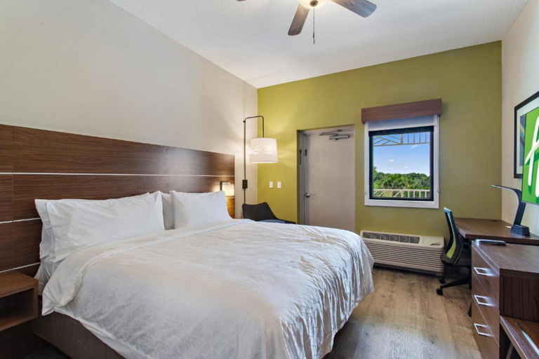 Holiday Inn Express ST. AUGUSTINE - VILANO BEACH - Tap to explore photos