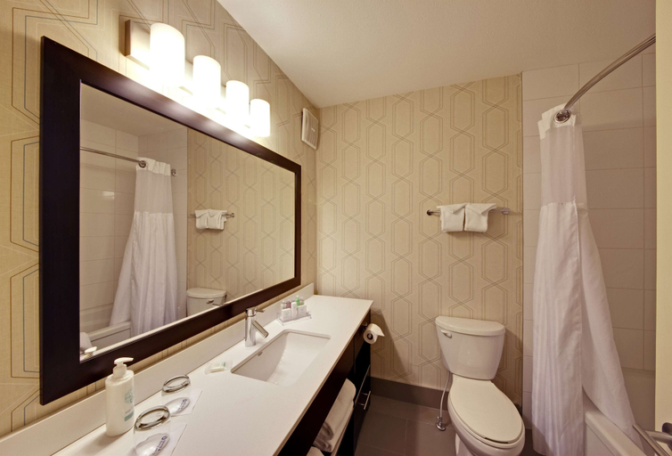 Bathroom 5, Coast Kamloops Hotel & Conference Centre, Thompson-Nicola