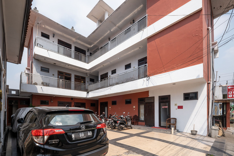 Exterior & Views 2, RedDoorz @ Gunungsari Surabaya 2, Surabaya