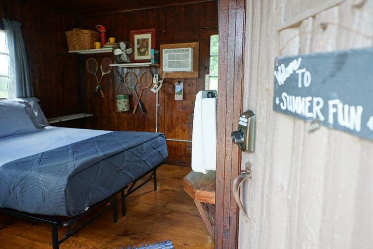 Bedroom 3, Mackinaw Timbers Cabins, Wexford
