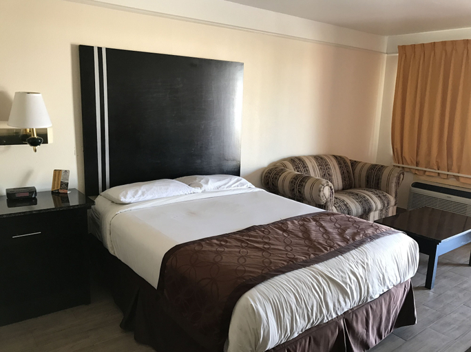 Bedroom 2, Texas Inn & Suites, Hidalgo