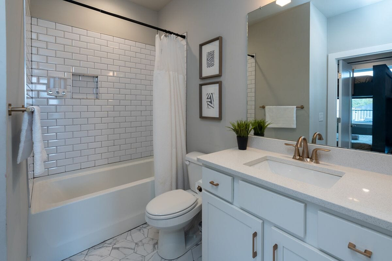 Bathroom 4, Music City Comfort, Davidson