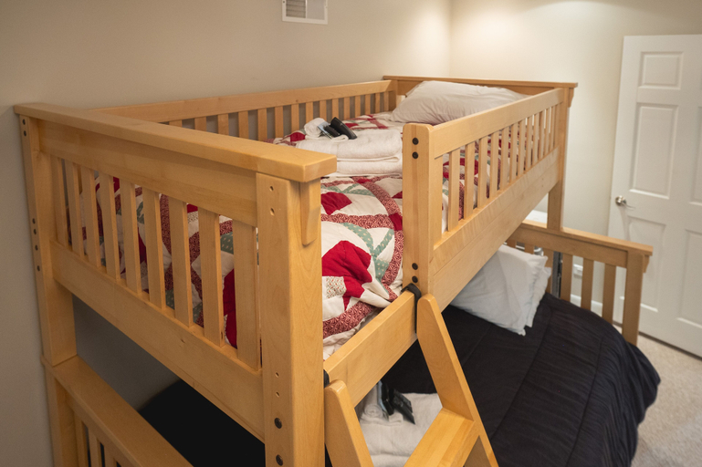 Bedroom 3, Escape to the Lake, Walworth