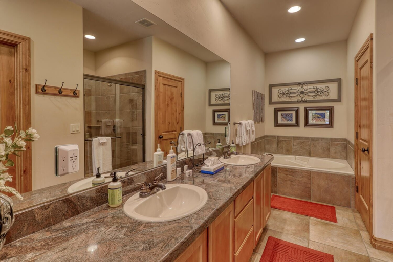 Bathroom 3, Uptown Escape, Archuleta