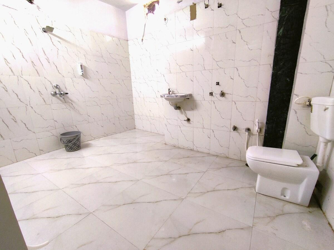Bathroom 2, The Yellow House, luxury AC stay, Jabalpur