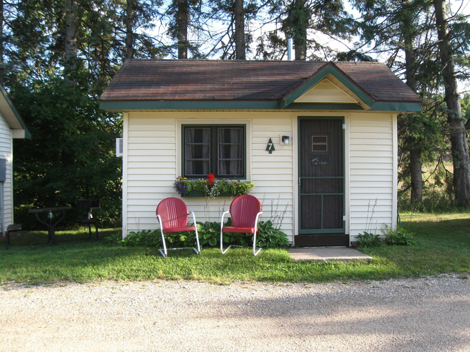 Exterior & Views 2, Mackinaw Timbers Cabins, Wexford