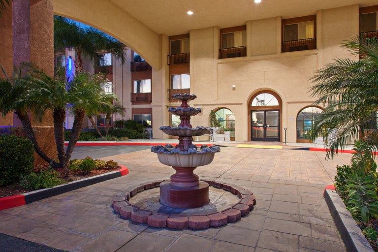 Exterior & Views 2, Holiday Inn Express TEMECULA by IHG, Riverside