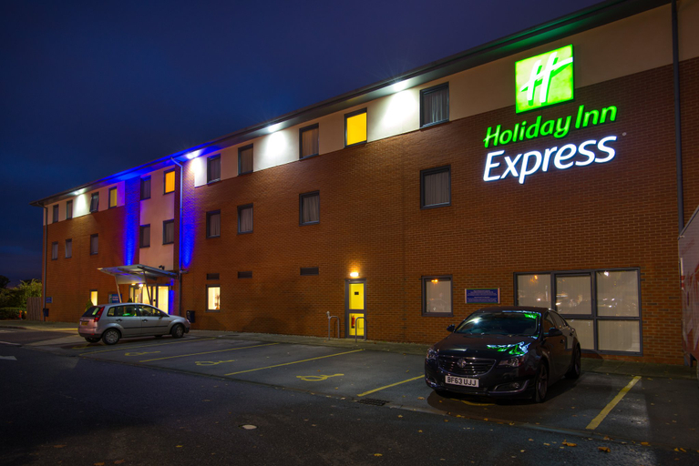 Exterior & Views 3, Holiday Inn Express BEDFORD, Central Bedfordshire