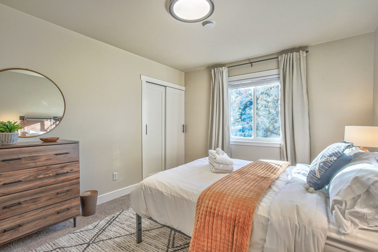 Bedroom 3, Thunderbird, El Paso