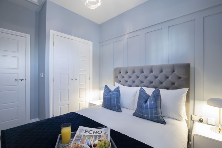 Bedroom 3, Elliot Oliver - Luxurious Two Bedroom Apartment in The Docks, Gloucestershire