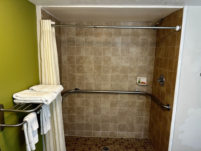 Bathroom 4, Sleep Inn Savannah Gateway I-95, Chatham