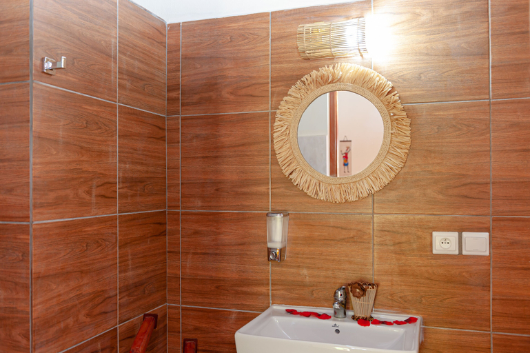 Bathroom 4, BLUE SKY RESORT, Diana