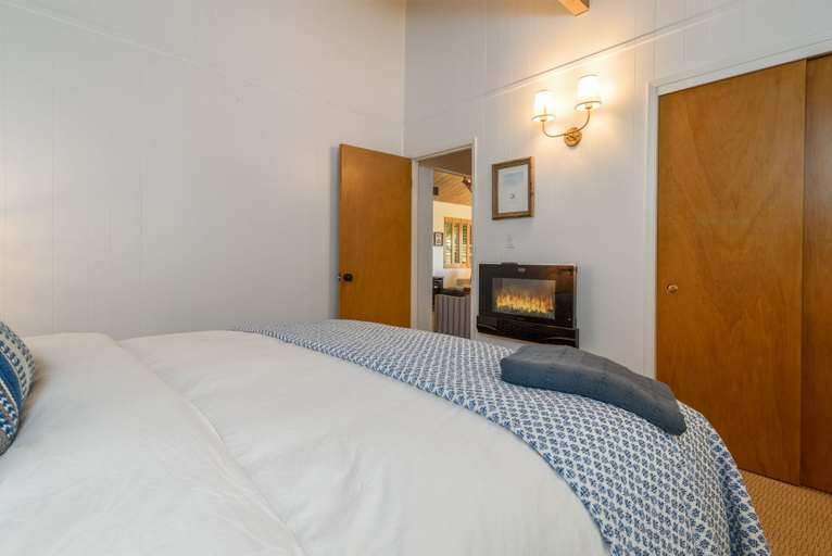 Bedroom 2, Marys Beach Bungalow, Mendocino