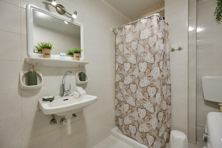 Bathroom 5, P.Koklas Apartments, Ionian Islands
